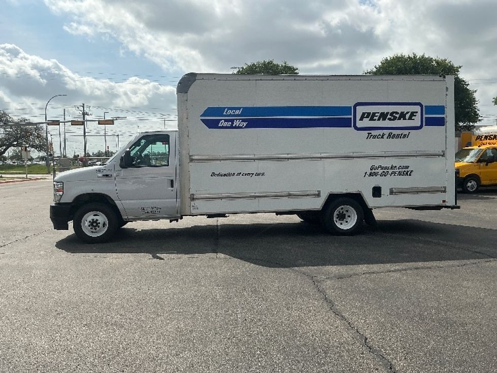 Light Duty Box Truck-Light and Medium Duty Trucks-Ford-2023-E350-San Antonio-TX-100,286\n\t\tmiles-$ 32,250 - Image 4