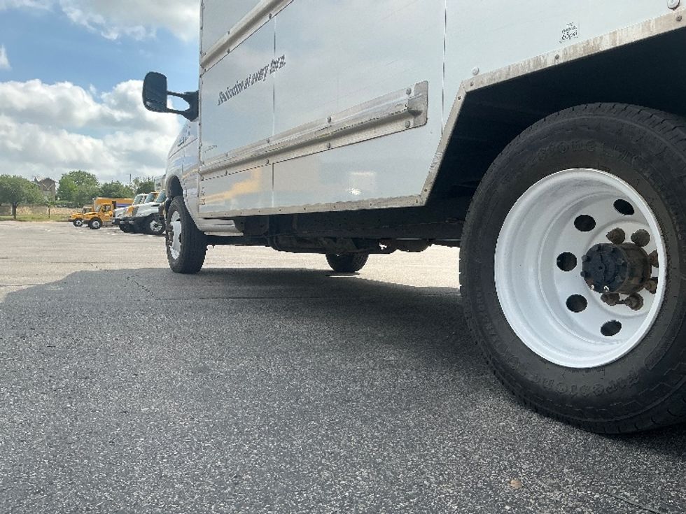 Light Duty Box Truck-Light and Medium Duty Trucks-Ford-2023-E350-San Antonio-TX-100,286\n\t\tmiles-$ 32,250 - Image 5
