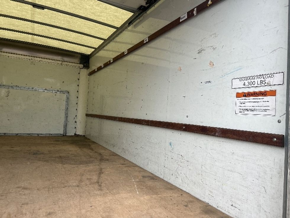 Light Duty Box Truck-Light and Medium Duty Trucks-Ford-2023-E350-San Antonio-TX-100,938\n\t\tmiles-$ 33,250 - Image 12