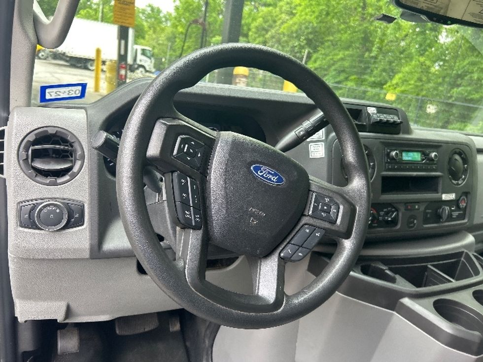 Light Duty Box Truck-Light and Medium Duty Trucks-Ford-2023-E350-San Antonio-TX-100,938\n\t\tmiles-$ 33,250 - Image 17