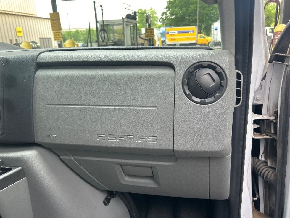 Light Duty Box Truck-Light and Medium Duty Trucks-Ford-2023-E350-San Antonio-TX-100,938\n\t\tmiles-$ 33,250 - Image 21