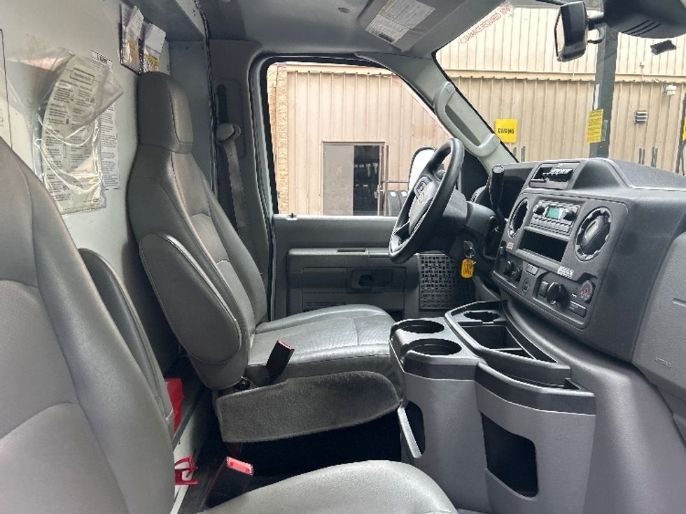 Light Duty Box Truck-Light and Medium Duty Trucks-Ford-2023-E350-San Antonio-TX-100,938\n\t\tmiles-$ 33,250 - Image 22