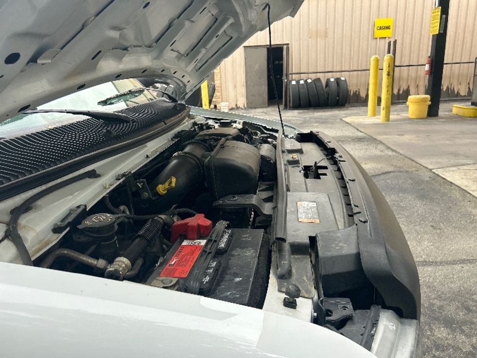 Light Duty Box Truck-Light and Medium Duty Trucks-Ford-2023-E350-San Antonio-TX-100,938\n\t\tmiles-$ 33,250 - Image 23