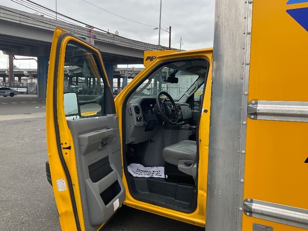 Light Duty Box Truck-Light and Medium Duty Trucks-Ford-2023-E350-Seattle-WA-84,171\n\t\tmiles-$ 30,250 - Image 16