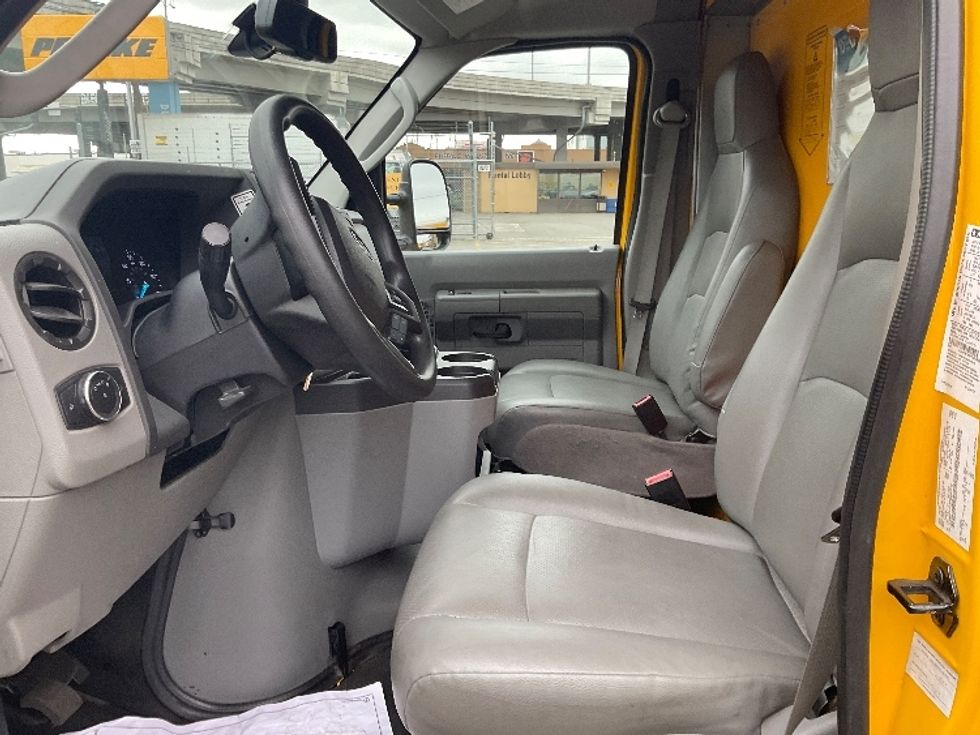 Light Duty Box Truck-Light and Medium Duty Trucks-Ford-2023-E350-Seattle-WA-84,171\n\t\tmiles-$ 30,250 - Image 19