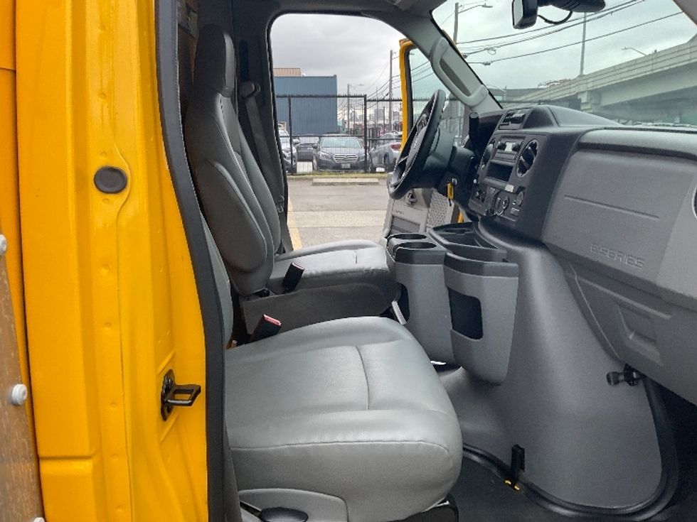 Light Duty Box Truck-Light and Medium Duty Trucks-Ford-2023-E350-Seattle-WA-84,171\n\t\tmiles-$ 30,250 - Image 22