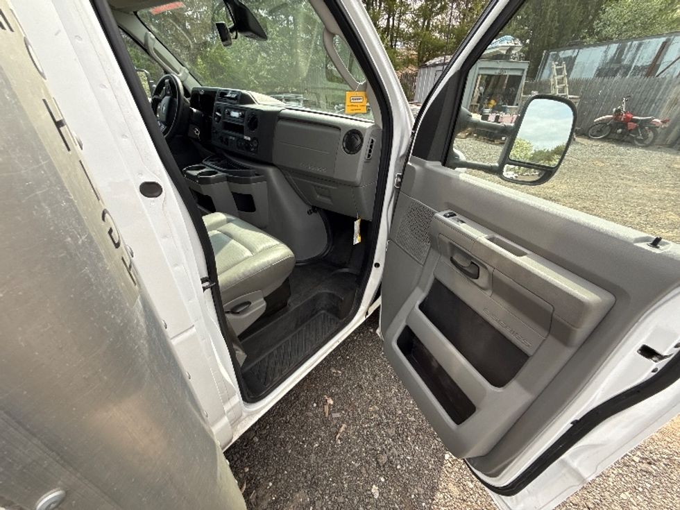Light Duty Box Truck-Light and Medium Duty Trucks-Ford-2023-E350-South Plainfield-NJ-35,210\n\t\tmiles-$ 43,500 - Image 20