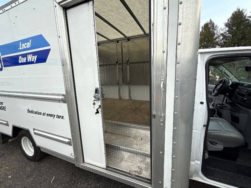 Light Duty Box Truck-Light and Medium Duty Trucks-Ford-2023-E350-South Plainfield-NJ-35,210\n\t\tmiles-$ 43,500 - Image 26