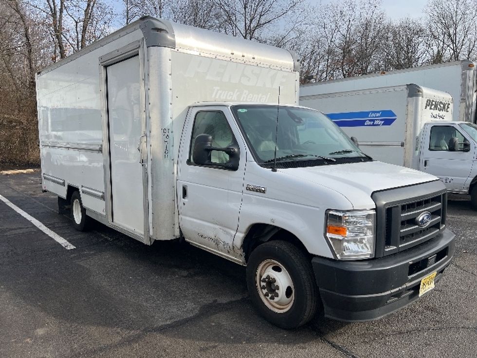Light Duty Box Truck-Light and Medium Duty Trucks-Ford-2023-E350-South Plainfield-NJ-43,387\n\t\tmiles-$ 41,000 - Image 1