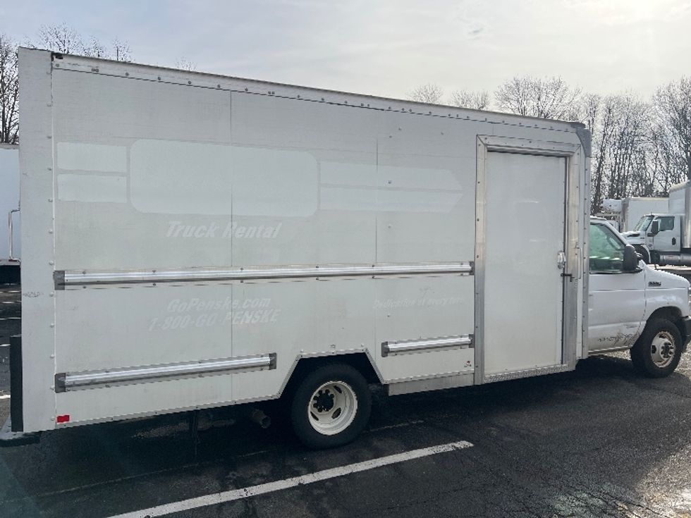 Light Duty Box Truck-Light and Medium Duty Trucks-Ford-2023-E350-South Plainfield-NJ-43,387\n\t\tmiles-$ 41,000 - Image 15