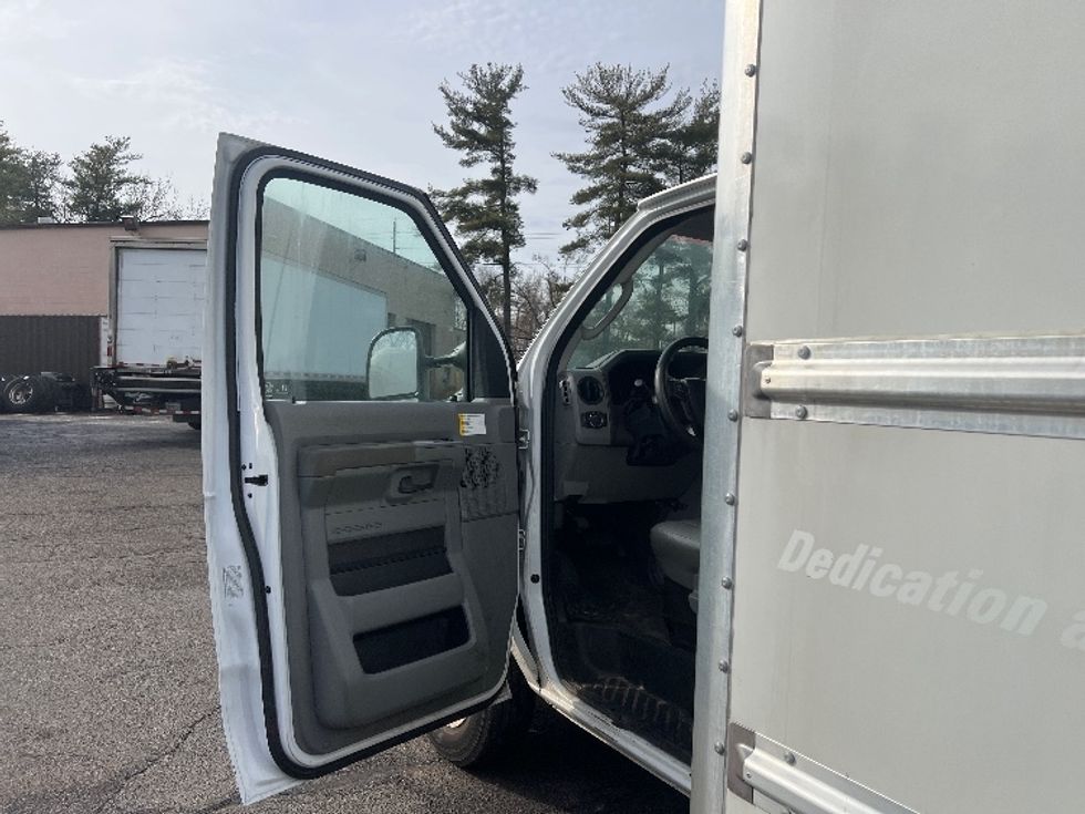 Light Duty Box Truck-Light and Medium Duty Trucks-Ford-2023-E350-South Plainfield-NJ-43,387\n\t\tmiles-$ 41,000 - Image 16