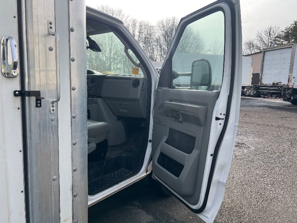 Light Duty Box Truck-Light and Medium Duty Trucks-Ford-2023-E350-South Plainfield-NJ-43,387\n\t\tmiles-$ 41,000 - Image 20