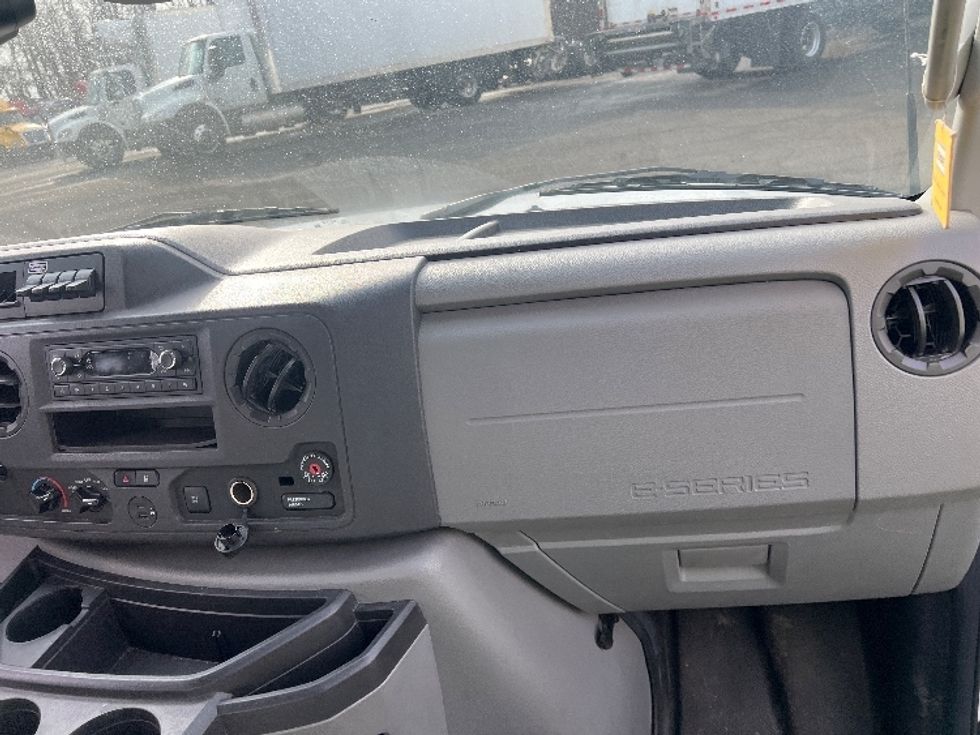 Light Duty Box Truck-Light and Medium Duty Trucks-Ford-2023-E350-South Plainfield-NJ-43,387\n\t\tmiles-$ 41,000 - Image 21