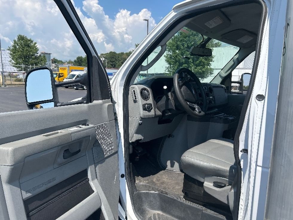 Light Duty Box Truck-Light and Medium Duty Trucks-Ford-2023-E350-Springfield-MA-77,012\n\t\tmiles-$ 36,250 - Image 16