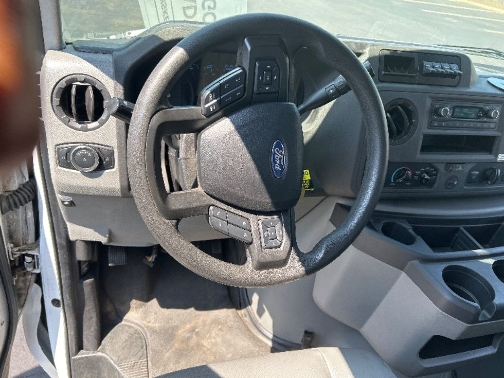 Light Duty Box Truck-Light and Medium Duty Trucks-Ford-2023-E350-Springfield-MA-77,012\n\t\tmiles-$ 36,250 - Image 17