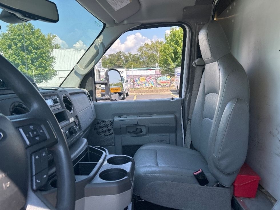 Light Duty Box Truck-Light and Medium Duty Trucks-Ford-2023-E350-Springfield-MA-77,012\n\t\tmiles-$ 36,250 - Image 19