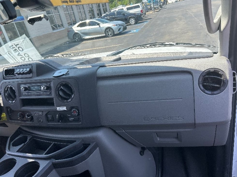 Light Duty Box Truck-Light and Medium Duty Trucks-Ford-2023-E350-Springfield-MA-77,012\n\t\tmiles-$ 36,250 - Image 21