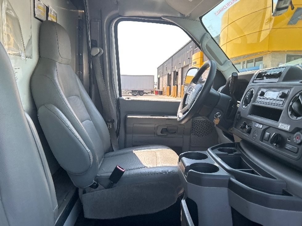 Light Duty Box Truck-Light and Medium Duty Trucks-Ford-2023-E350-Springfield-MA-77,012\n\t\tmiles-$ 36,250 - Image 22