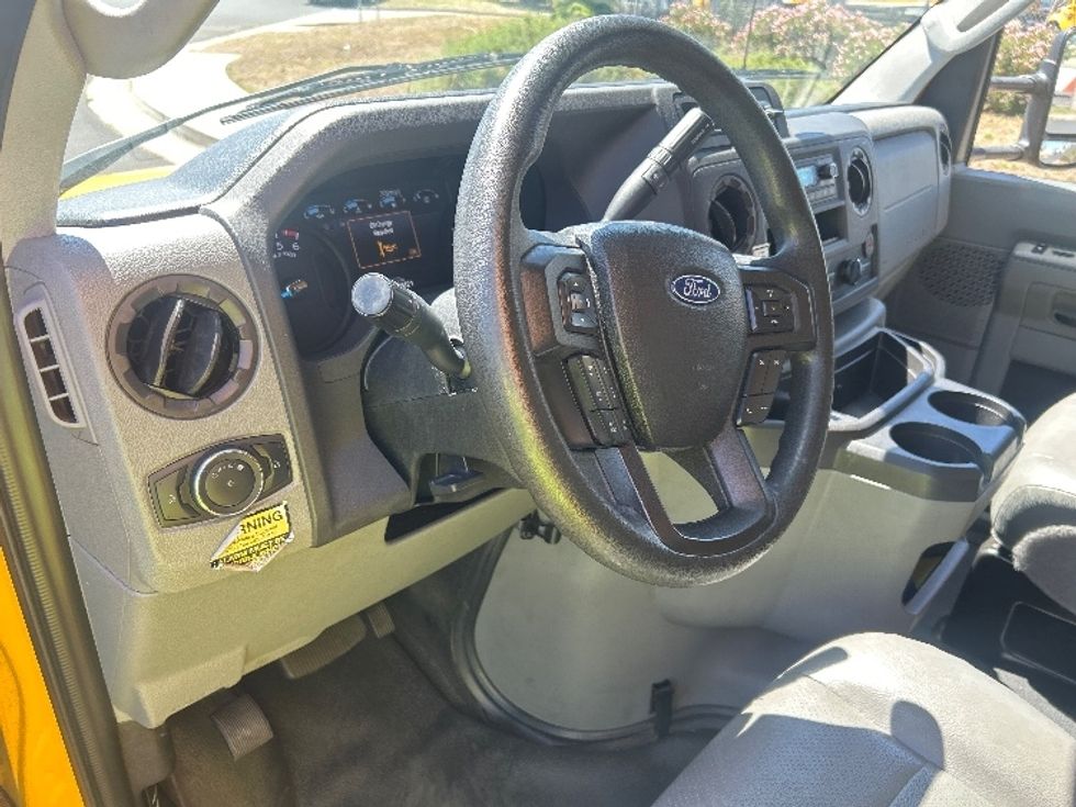 Light Duty Box Truck-Light and Medium Duty Trucks-Ford-2023-E350-Stockton-CA-99,593\n\t\tmiles-$ 27,750 - Image 17