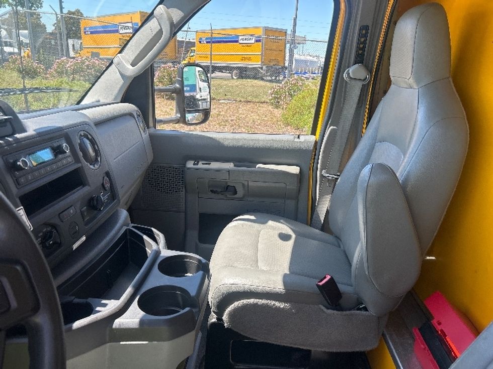 Light Duty Box Truck-Light and Medium Duty Trucks-Ford-2023-E350-Stockton-CA-99,593\n\t\tmiles-$ 27,750 - Image 19