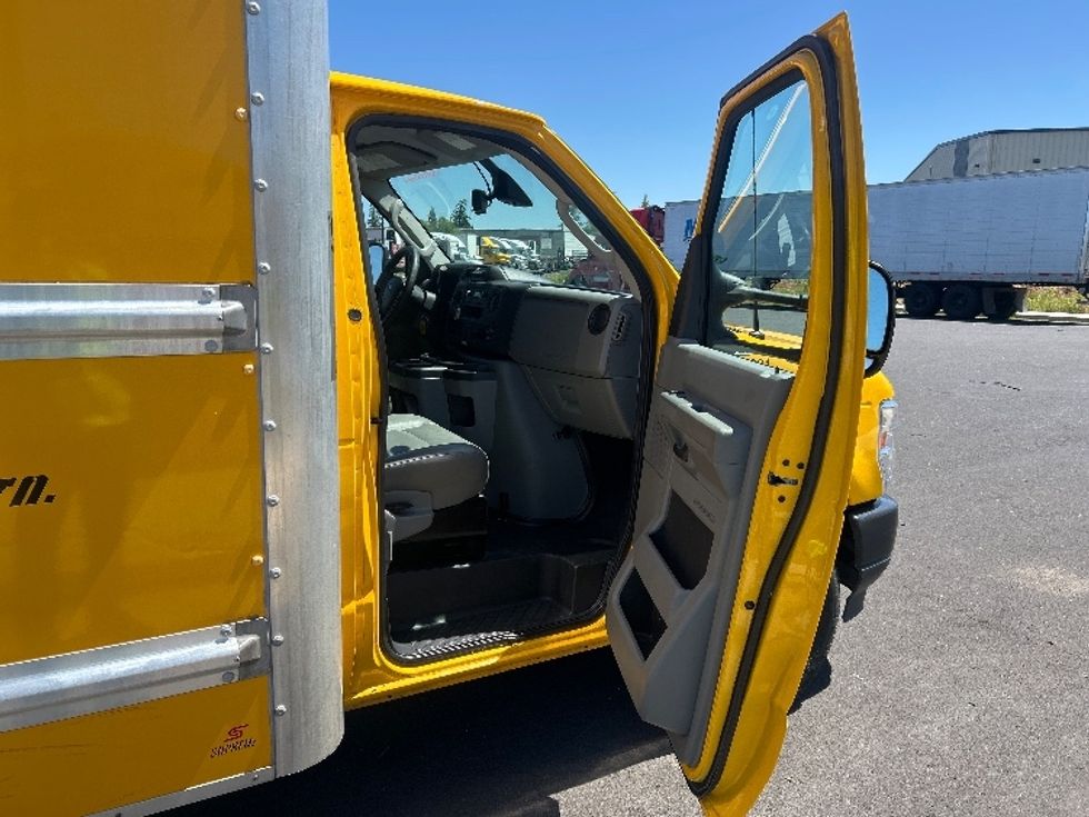 Light Duty Box Truck-Light and Medium Duty Trucks-Ford-2023-E350-Stockton-CA-99,593\n\t\tmiles-$ 27,750 - Image 20