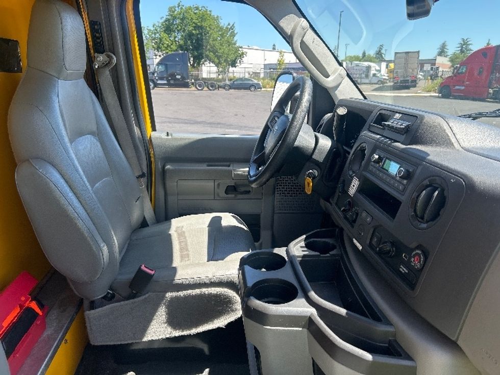 Light Duty Box Truck-Light and Medium Duty Trucks-Ford-2023-E350-Stockton-CA-99,593\n\t\tmiles-$ 27,750 - Image 22
