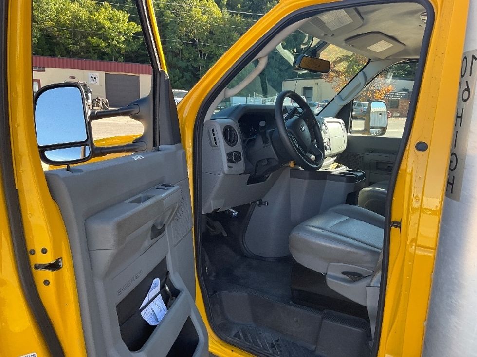 Light Duty Box Truck-Light and Medium Duty Trucks-Ford-2023-E350-Traverse City-MI-118,083\n\t\tmiles-$ 25,250 - Image 13