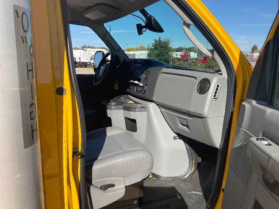 Light Duty Box Truck-Light and Medium Duty Trucks-Ford-2023-E350-Traverse City-MI-118,083\n\t\tmiles-$ 25,250 - Image 17