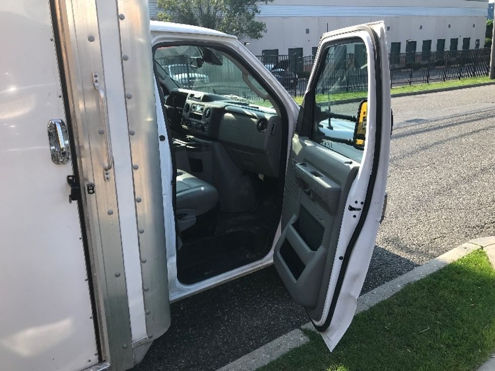 Light Duty Box Truck-Light and Medium Duty Trucks-Ford-2023-E350-West Babylon-NY-19,581\n\t\tmiles-$ 44,250 - Image 20