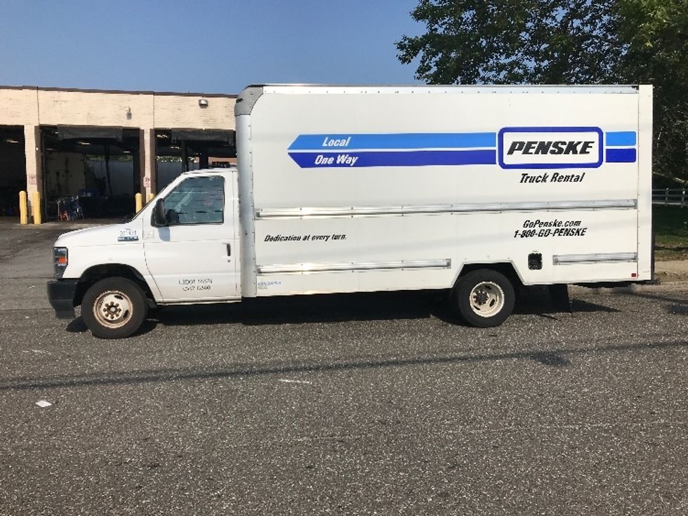 Light Duty Box Truck-Light and Medium Duty Trucks-Ford-2023-E350-West Babylon-NY-19,581\n\t\tmiles-$ 44,250 - Image 4