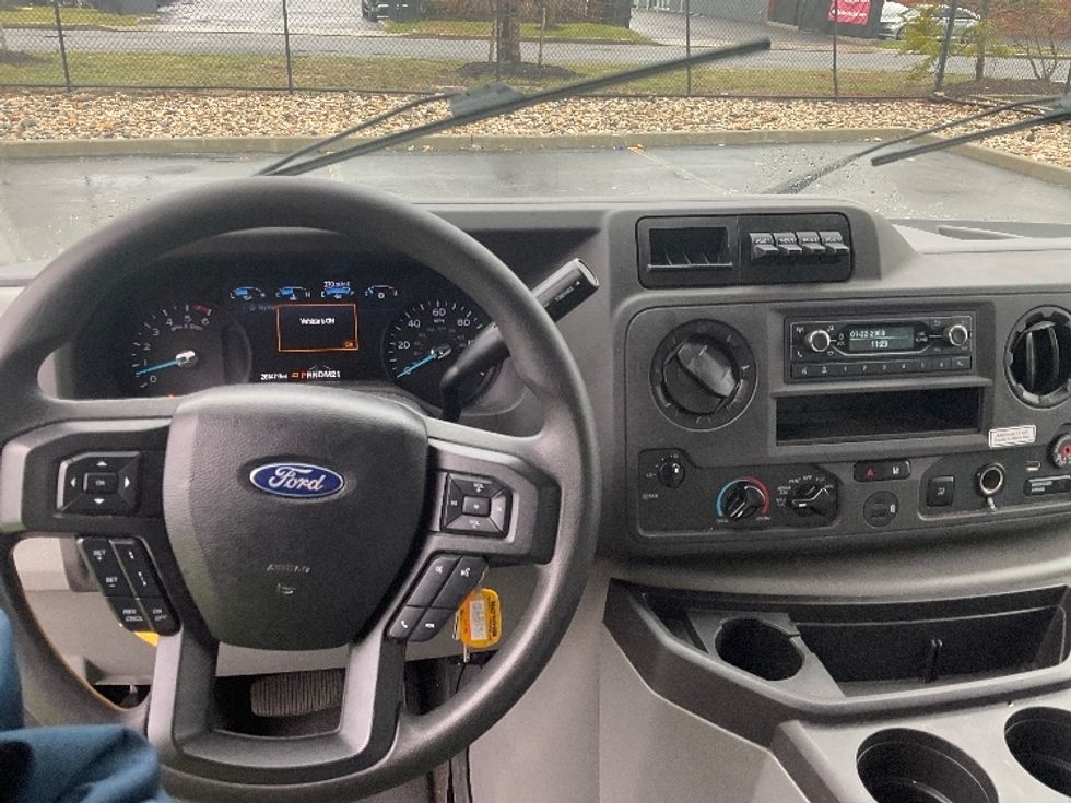 Light Duty Box Truck-Light and Medium Duty Trucks-Ford-2023-E350-West Babylon-NY-26,148\n\t\tmiles-$ 44,500 - Image 17