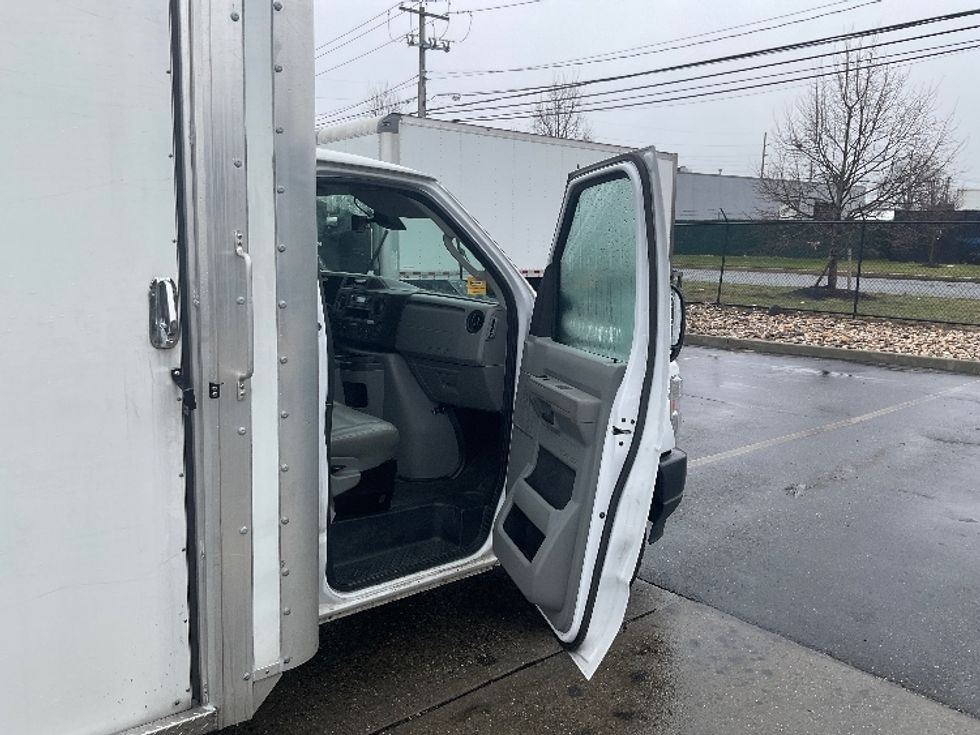 Light Duty Box Truck-Light and Medium Duty Trucks-Ford-2023-E350-West Babylon-NY-26,148\n\t\tmiles-$ 44,500 - Image 20