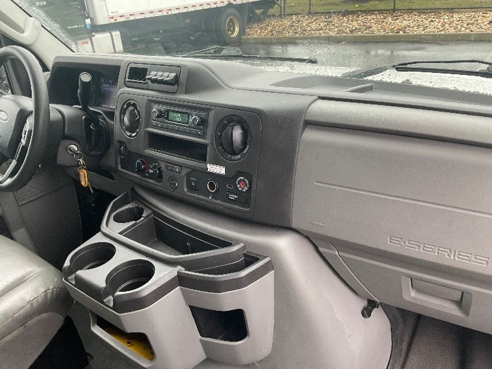 Light Duty Box Truck-Light and Medium Duty Trucks-Ford-2023-E350-West Babylon-NY-26,148\n\t\tmiles-$ 44,500 - Image 22