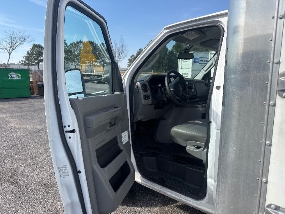 Light Duty Box Truck-Light and Medium Duty Trucks-Ford-2023-E350-West Columbia-SC-68,718\n\t\tmiles-$ 39,000 - Image 16