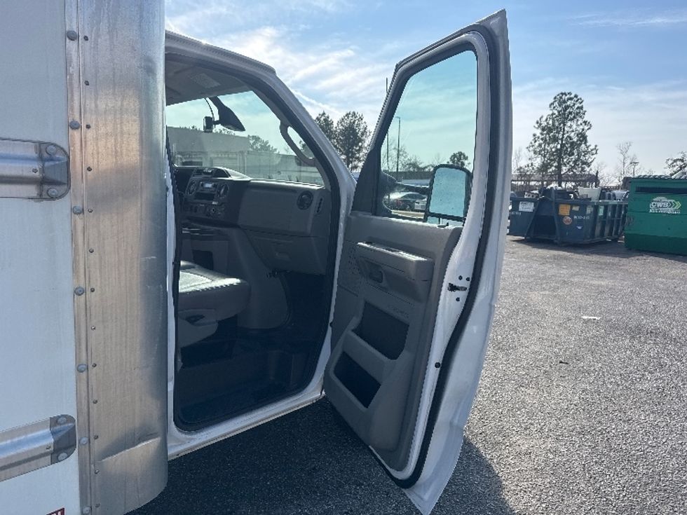 Light Duty Box Truck-Light and Medium Duty Trucks-Ford-2023-E350-West Columbia-SC-68,718\n\t\tmiles-$ 39,000 - Image 20