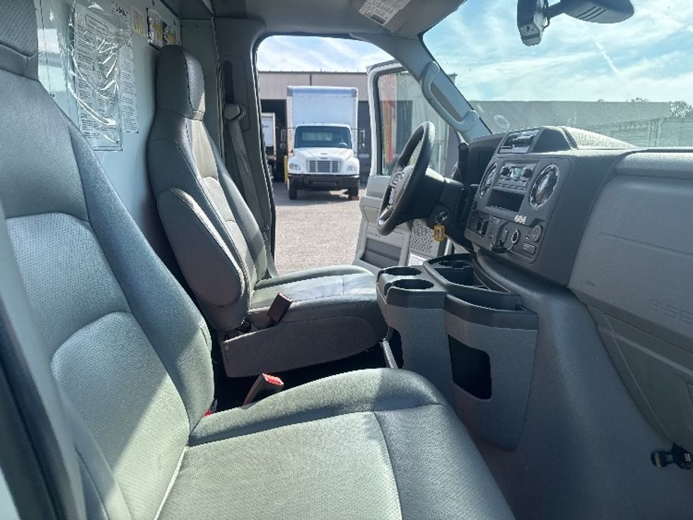 Light Duty Box Truck-Light and Medium Duty Trucks-Ford-2023-E350-West Columbia-SC-68,718\n\t\tmiles-$ 39,000 - Image 22