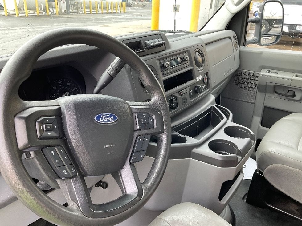 Light Duty Box Truck-Light and Medium Duty Trucks-Ford-2023-E350-Whitesboro-NY-44,484\n\t\tmiles-$ 39,250 - Image 17