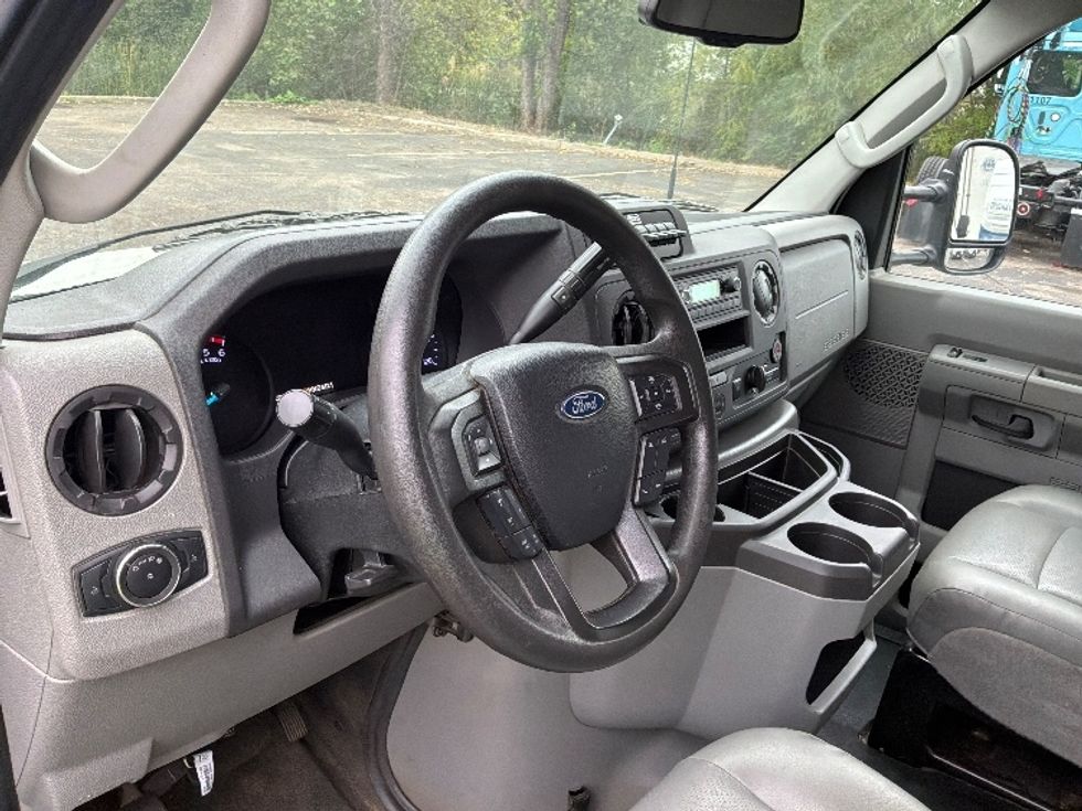 Light Duty Box Truck-Light and Medium Duty Trucks-Ford-2024-E350-Brooklyn Park-MN-72,254\n\t\tmiles-$ 43,000 - Image 17