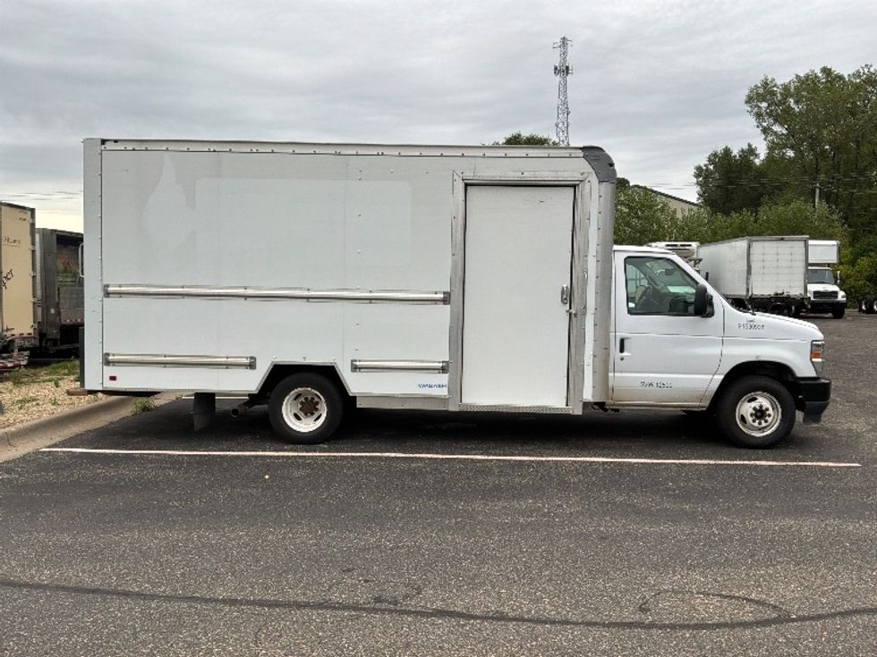 Light Duty Box Truck-Light and Medium Duty Trucks-Ford-2024-E350-Brooklyn Park-MN-81,274\n\t\tmiles-$ 41,750 - Image 15