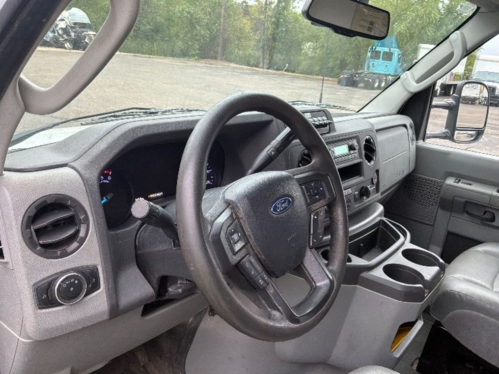 Light Duty Box Truck-Light and Medium Duty Trucks-Ford-2024-E350-Brooklyn Park-MN-81,274\n\t\tmiles-$ 41,750 - Image 17