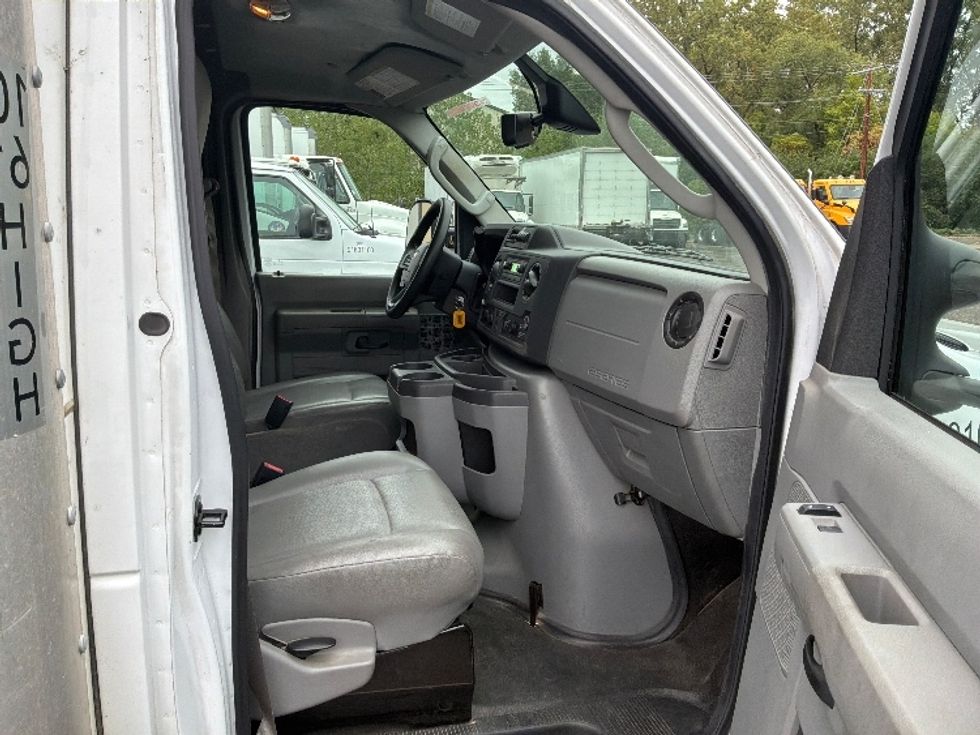 Light Duty Box Truck-Light and Medium Duty Trucks-Ford-2024-E350-Brooklyn Park-MN-81,274\n\t\tmiles-$ 41,750 - Image 20