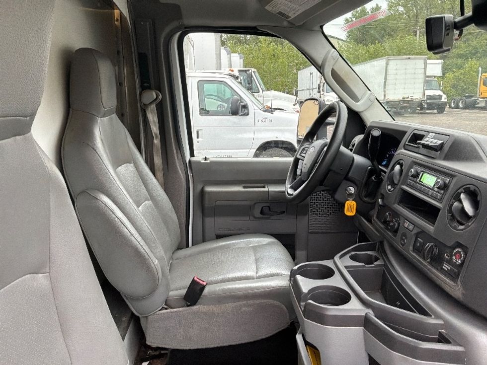 Light Duty Box Truck-Light and Medium Duty Trucks-Ford-2024-E350-Brooklyn Park-MN-81,274\n\t\tmiles-$ 41,750 - Image 22