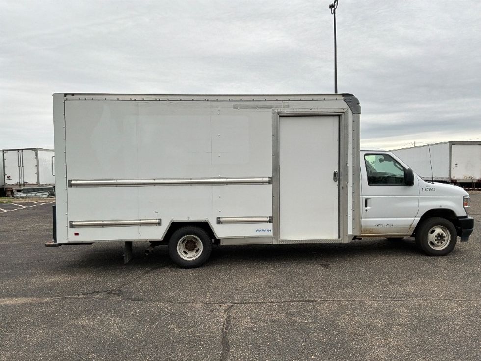 Light Duty Box Truck-Light and Medium Duty Trucks-Ford-2024-E350-Brooklyn Park-MN-81,345\n\t\tmiles-$ 41,750 - Image 15