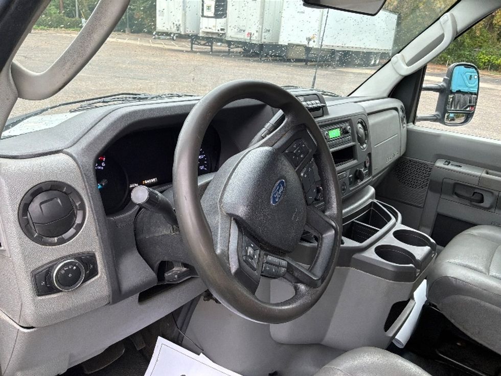 Light Duty Box Truck-Light and Medium Duty Trucks-Ford-2024-E350-Brooklyn Park-MN-81,345\n\t\tmiles-$ 41,750 - Image 17