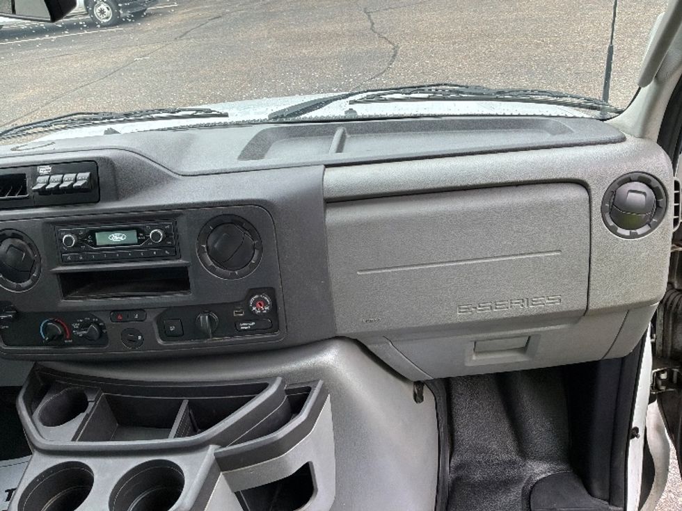 Light Duty Box Truck-Light and Medium Duty Trucks-Ford-2024-E350-Brooklyn Park-MN-81,345\n\t\tmiles-$ 41,750 - Image 21