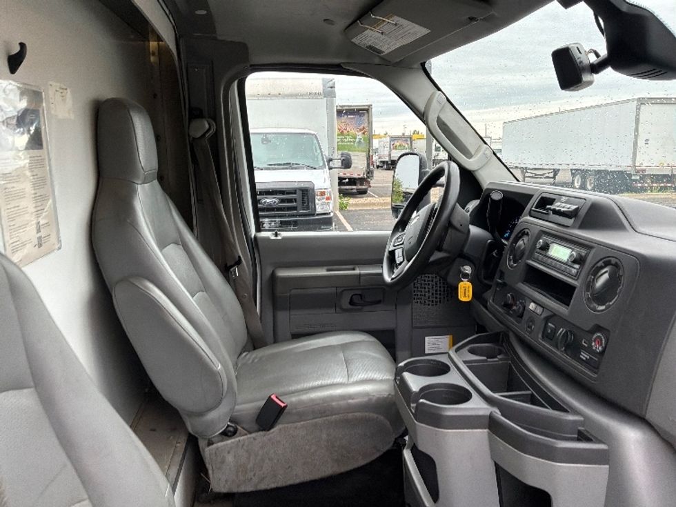 Light Duty Box Truck-Light and Medium Duty Trucks-Ford-2024-E350-Brooklyn Park-MN-81,345\n\t\tmiles-$ 41,750 - Image 22