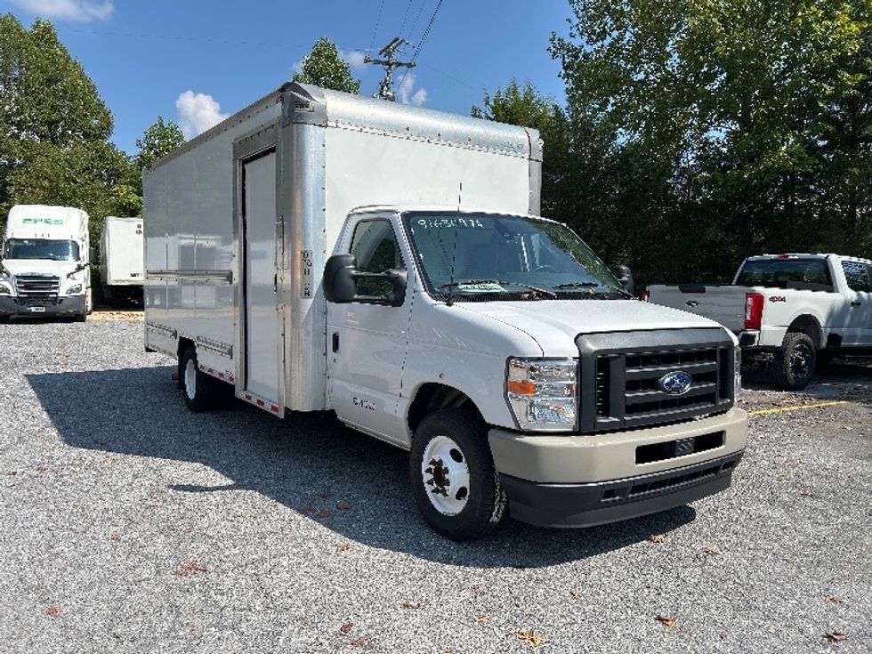Light Duty Box Truck-Light and Medium Duty Trucks-Ford-2024-E350-Cleveland-TN-117,212\n\t\tmiles-$ 35,750 - Image 1