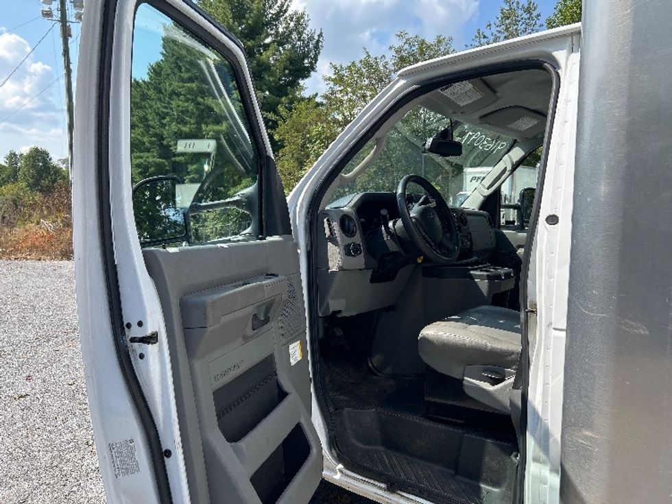 Light Duty Box Truck-Light and Medium Duty Trucks-Ford-2024-E350-Cleveland-TN-117,212\n\t\tmiles-$ 35,750 - Image 16