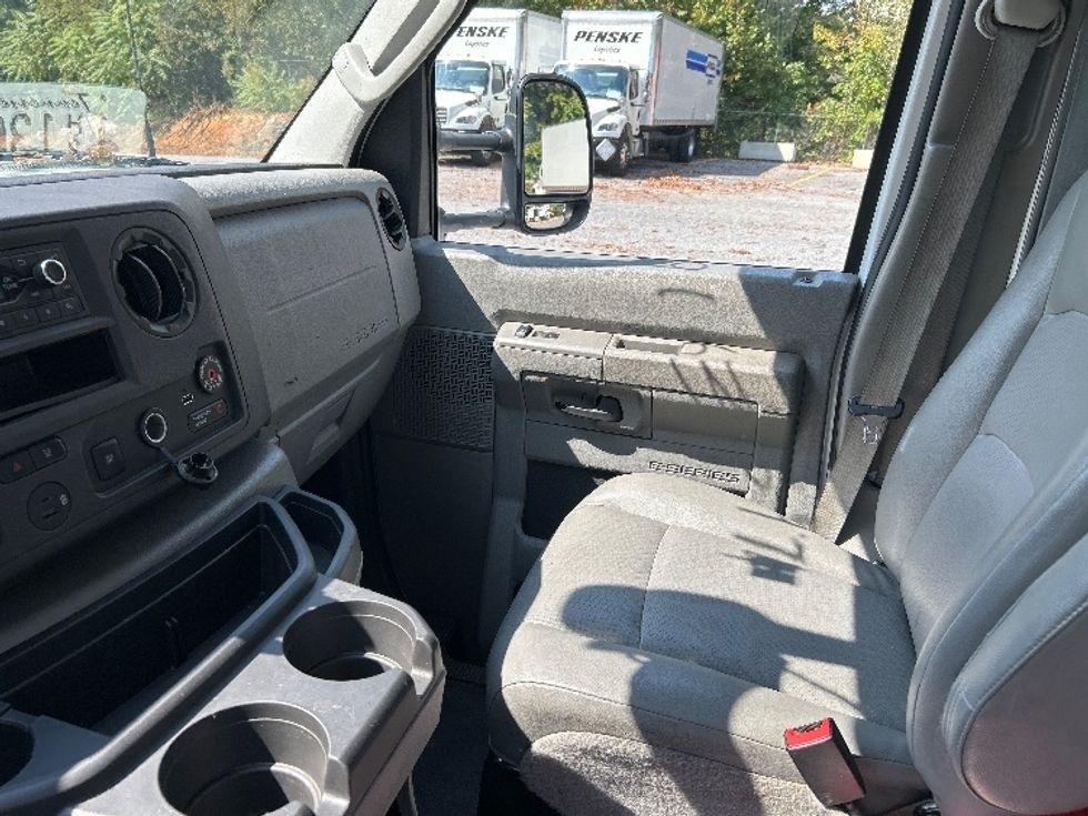 Light Duty Box Truck-Light and Medium Duty Trucks-Ford-2024-E350-Cleveland-TN-117,212\n\t\tmiles-$ 35,750 - Image 19
