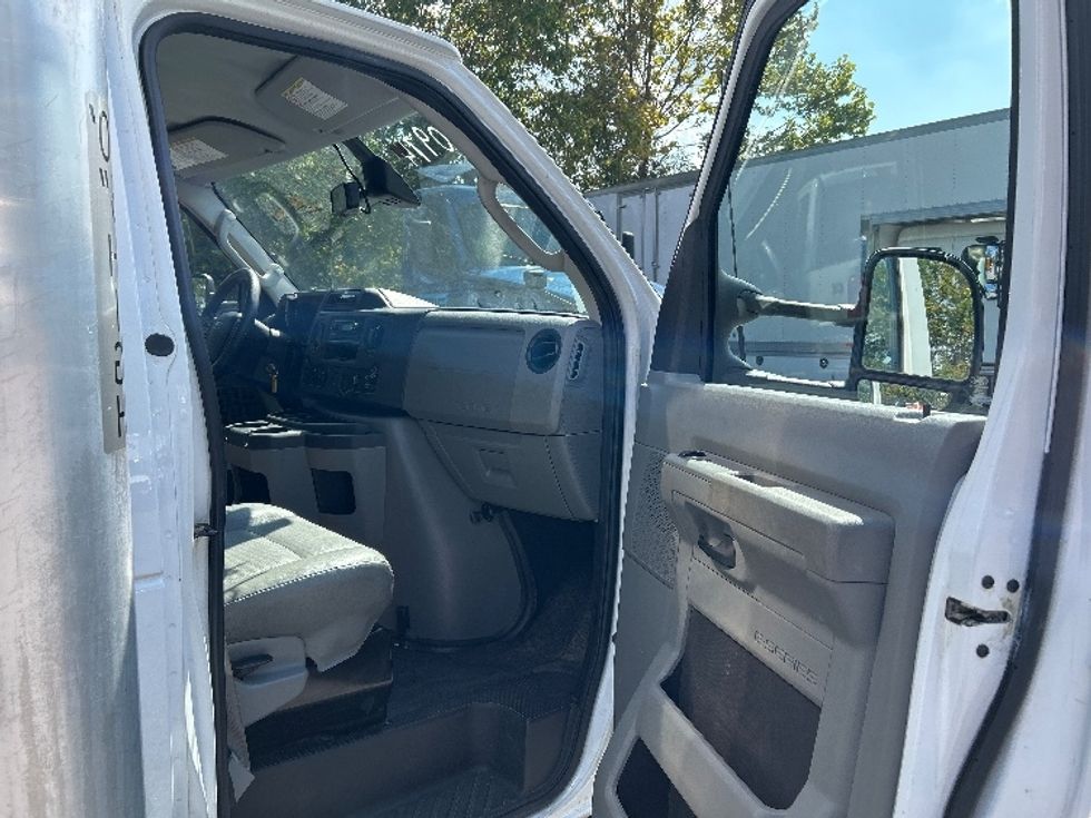 Light Duty Box Truck-Light and Medium Duty Trucks-Ford-2024-E350-Cleveland-TN-117,212\n\t\tmiles-$ 35,750 - Image 20